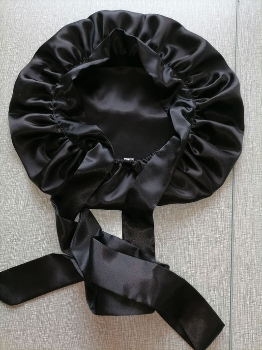 Bonnet en satin de soie